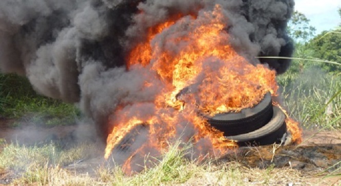 Sancionarán con multas superiores a 250 mil pesos a quienes quemen neumáticos