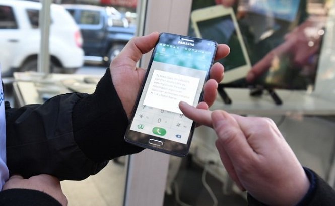 La DGE recibió de parte de Aduana 300 celulares para ser distribuidos entre estudiantes