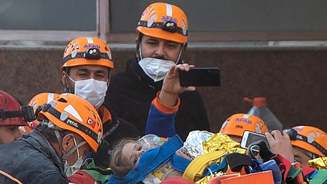 Rescatan con vida a una niña de tres años, 91 horas después del sismo en Turquía