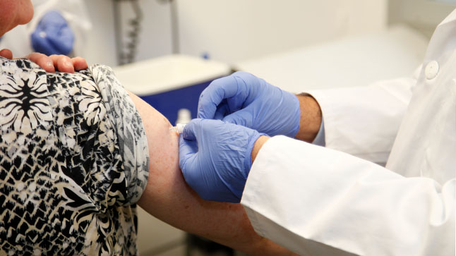 Una trabajadora de salud sufrió un shock anafiláctico tras recibir la vacuna de Pfizer