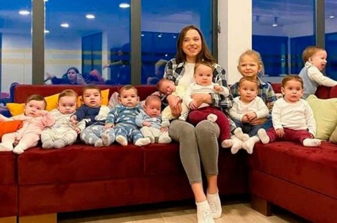 Tiene 23 años, 11 hijos y quiere criar 90 más para formar la familia más grande del mundo