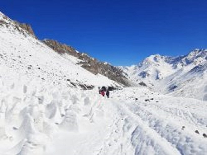 Por la gran acumulación de nieve cerraron el camino a la Laguna del Diamante