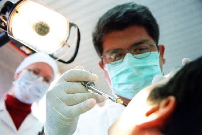 Los odontólogos consideran que la suya es una “profesión de riesgo”