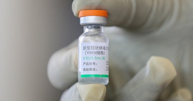 El Gobierno estudia la aplicación de la vacuna Sinopharm a niños y adolescentes