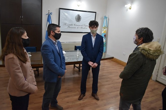 Distinguen a joven mendocino que participó de las Olimpiadas de Matemáticas en Rusia